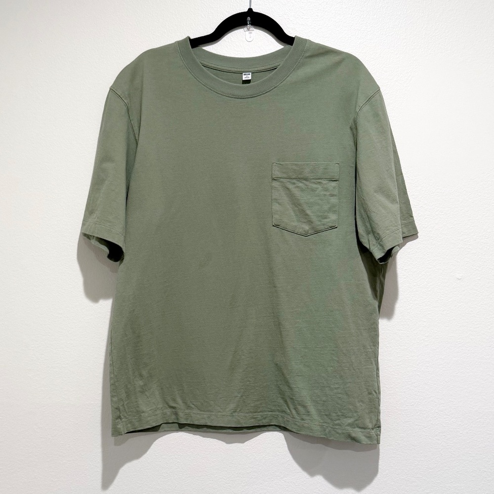 Men’s Uniqlo Pocket Tee Size Medium
